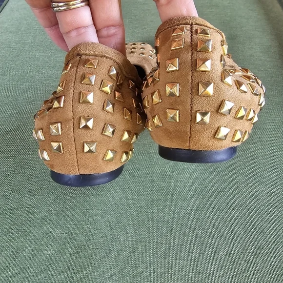 Donald J. Pliner Tan Flats with Gold Studs 6.5/7 - Picture 5 of 10